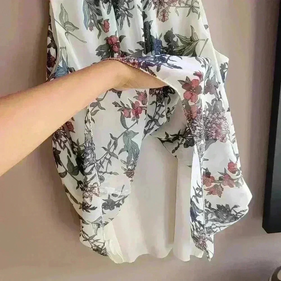 Vince Camuto Sleeveless Floral Women's Blouse size XS Print Floral Jewel Neck - Picture 7 of 13